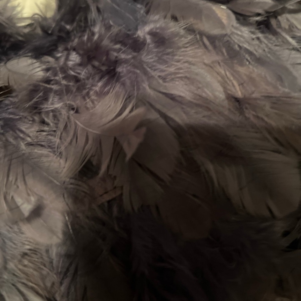 Elegant Feathered Clutch in Gray and Black - Picture 4 of 5